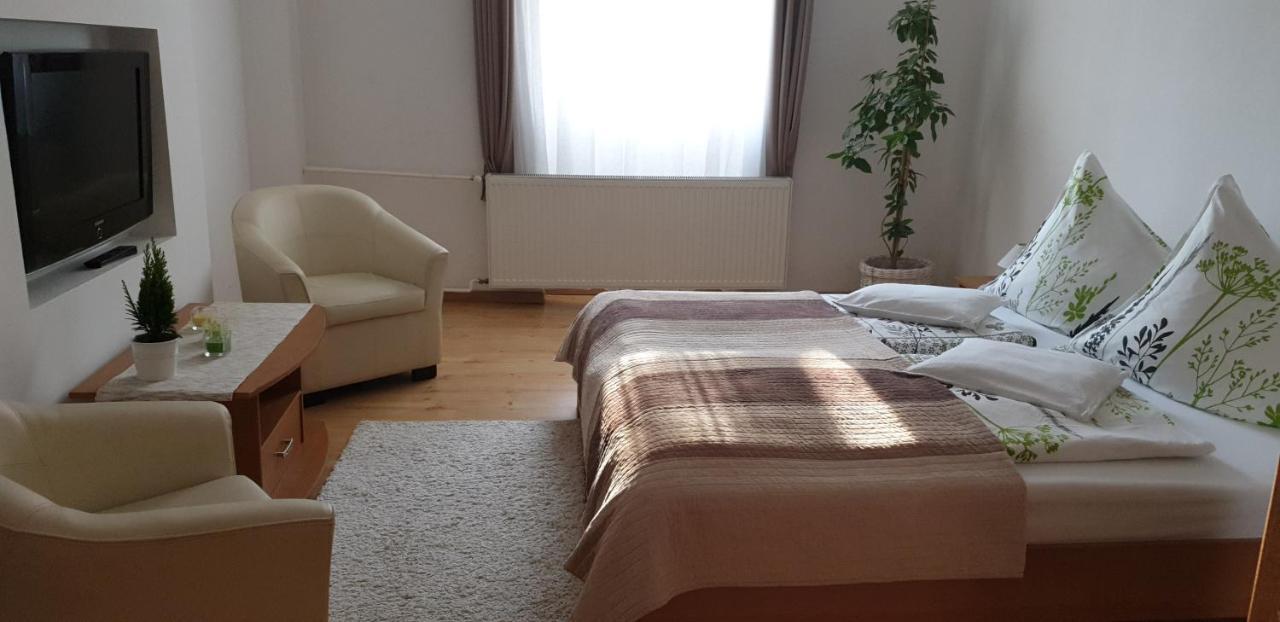 Topart Apartman Tapolca Ngoại thất bức ảnh